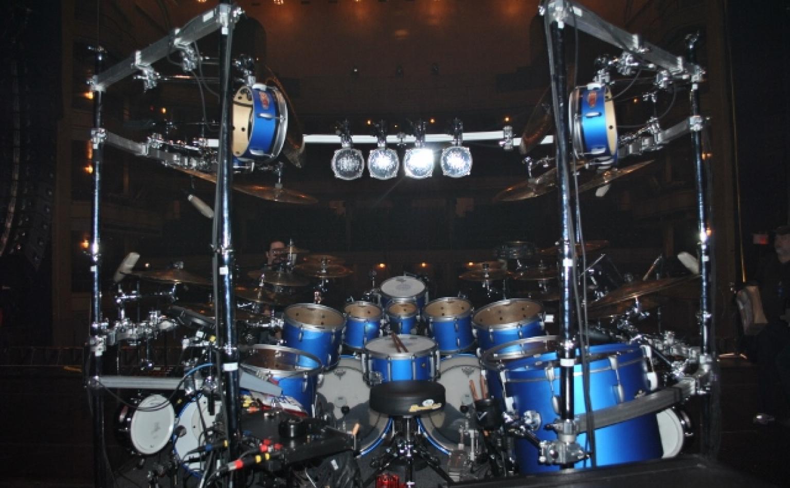 Mike drum kit. Манджини барабанщик. Dream Theater Mike Mangini. Mike Mangini Drum Set. Малый барабан Mike Mangini.