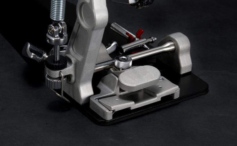 Hoop Clamp with Self Aligning Function