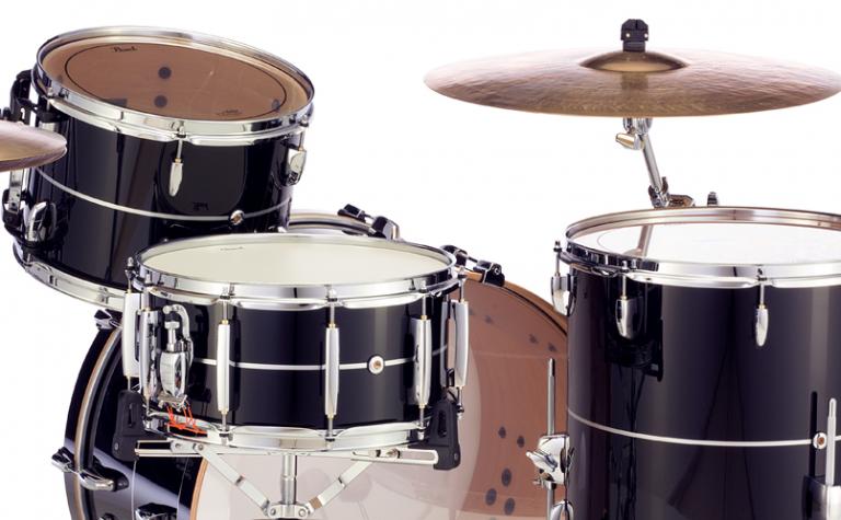 Piano Black w/Silver Stripe (#841)