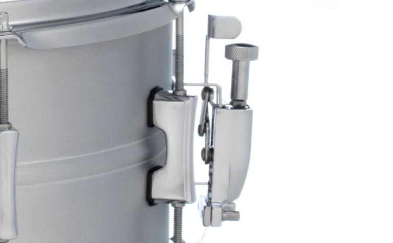 Newly stylized dual lug and strainer